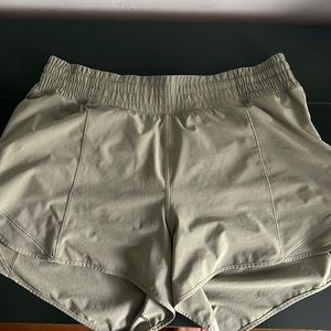 Lululemon HOTTY HOT SHORT *HIGH-RISE LONG 4"